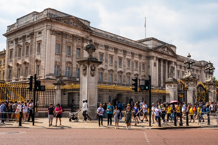 Buckingham Palace, find the royalties of the British monarch.